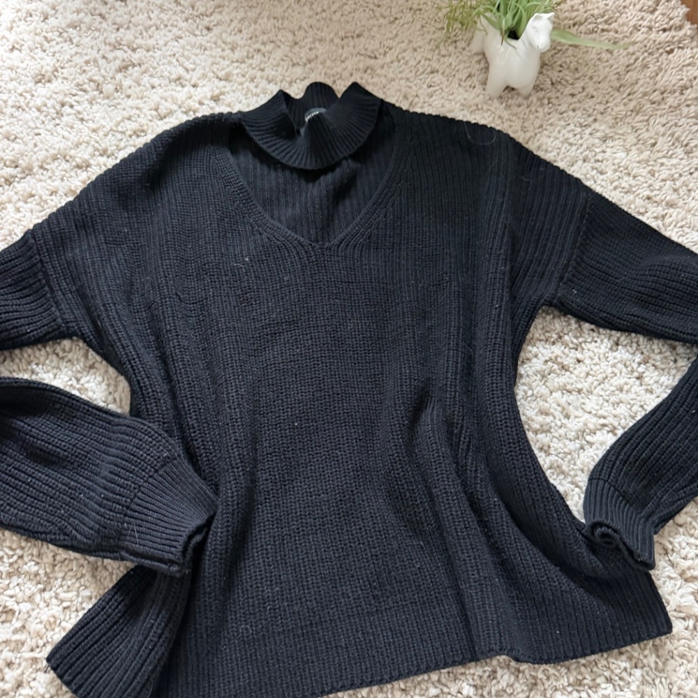 Elegant Forever 21 Midnight V-Neck cut out long sleeve, super cozy thick womens - Picture 2 of 5